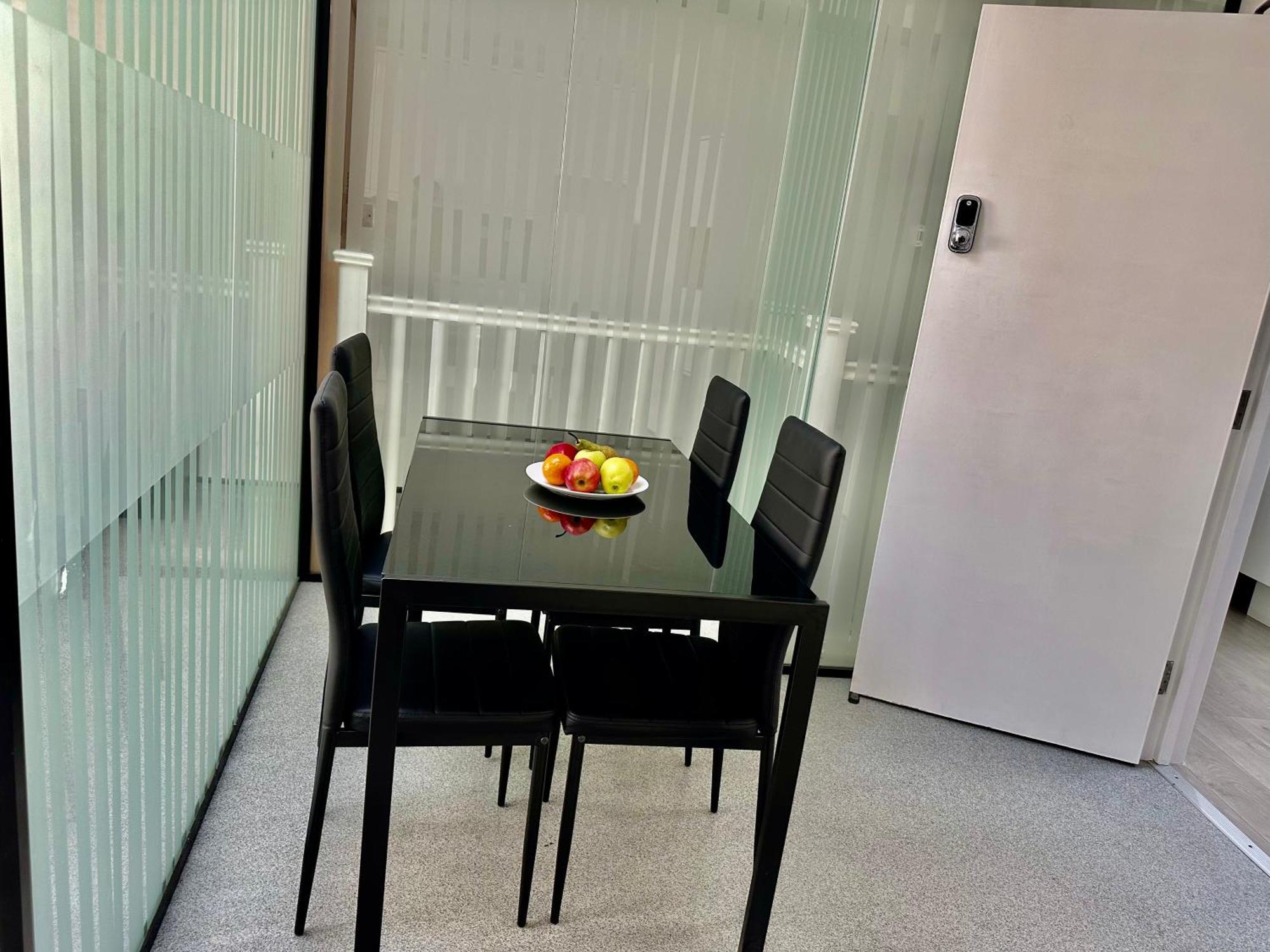 Westferry Two Апартаменты Лондон