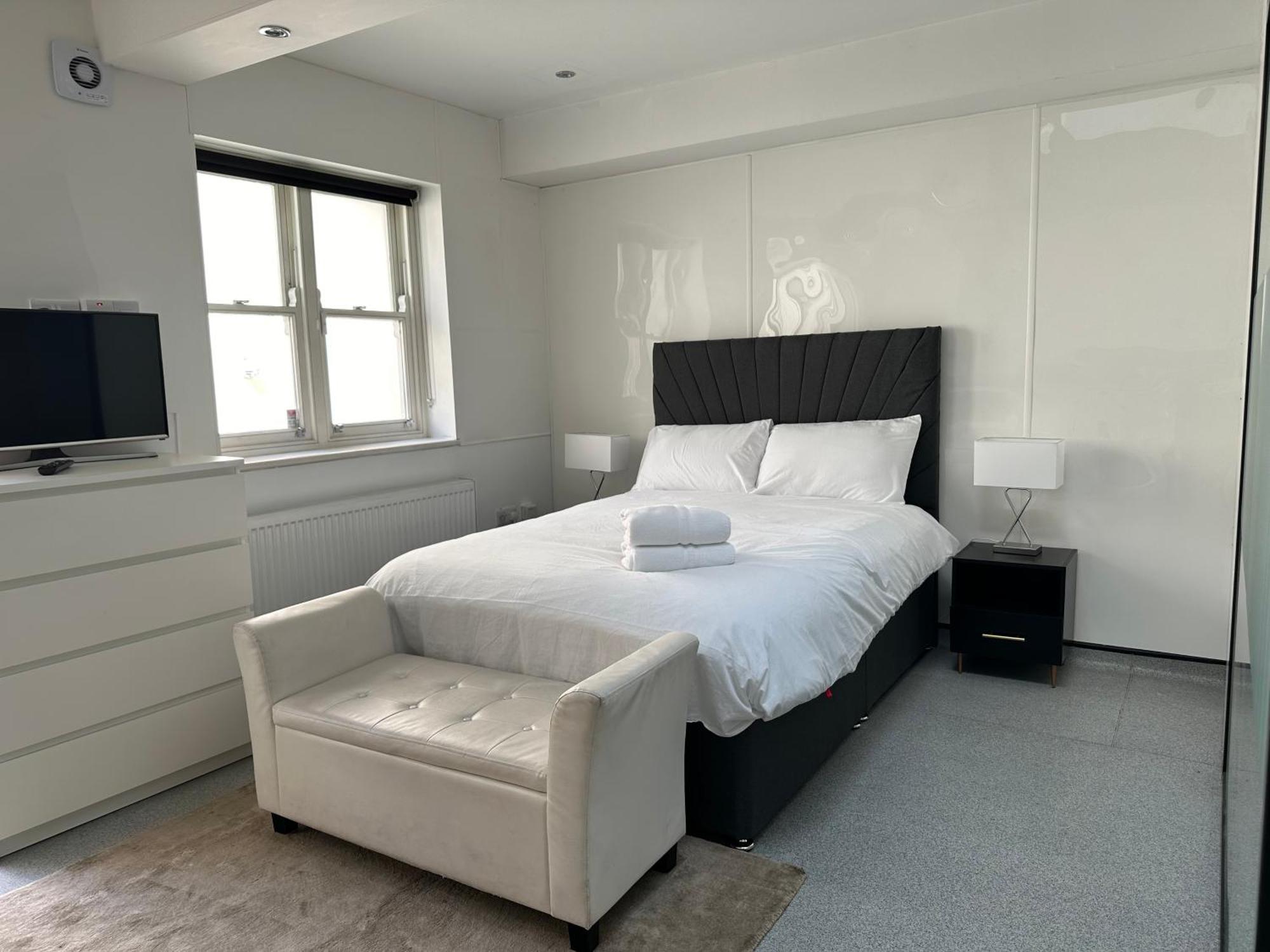 Апартаменты Westferry Two *