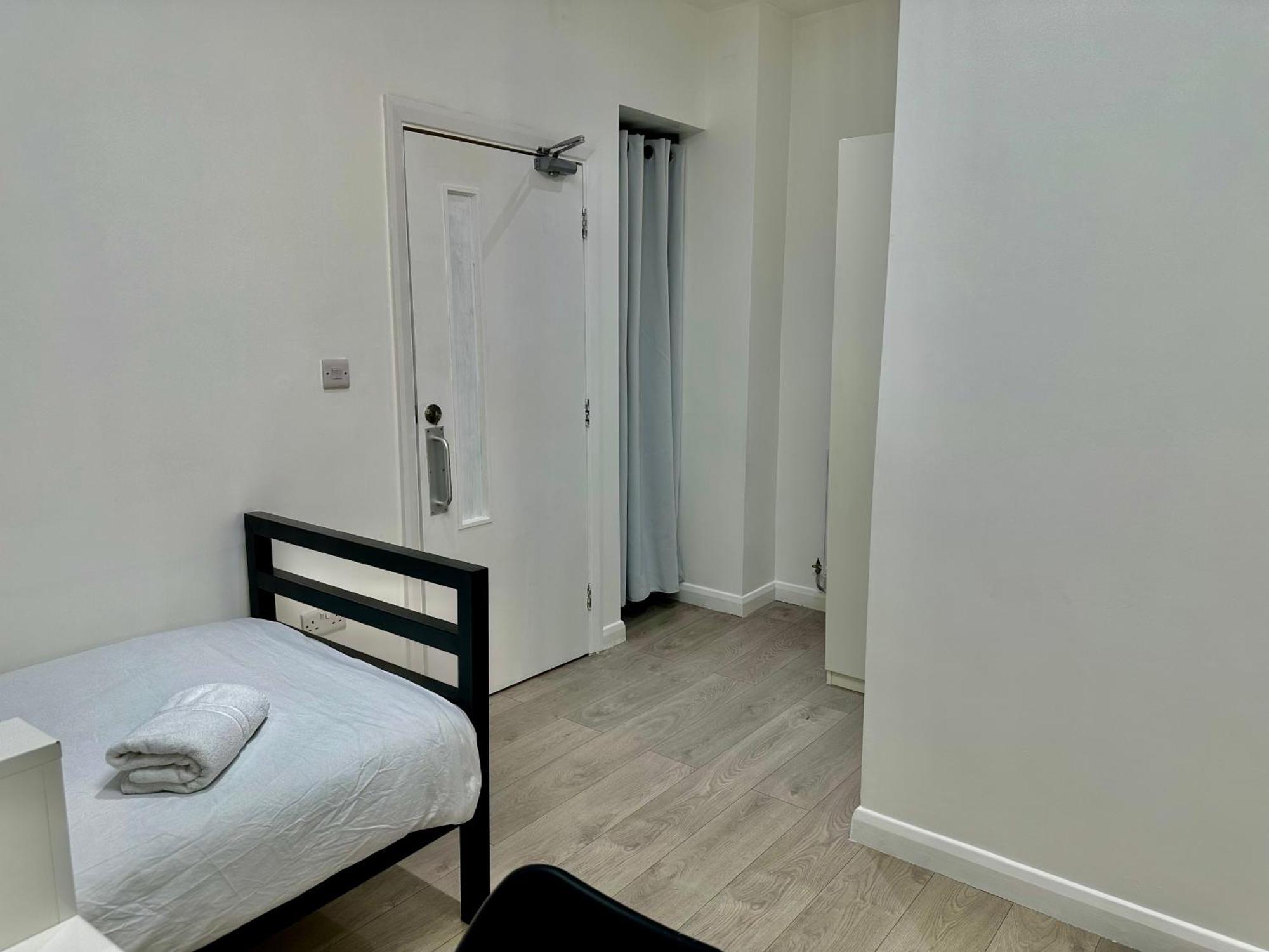Westferry Two Апартаменты